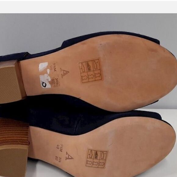 Anthropologie navy scalloped Shooties   - Picture 6 of 7